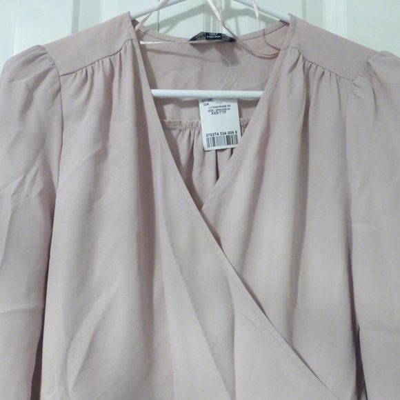 LE-CHATEAU light pink long sleeve v-neck blouse - Picture 7 of 12